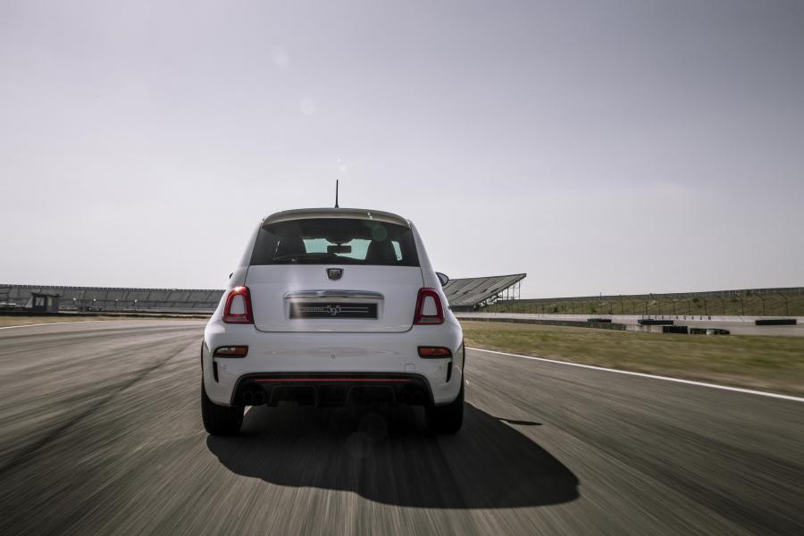  Abarth 595 (312) 2016 года  (UK) (фото 4 из 13)